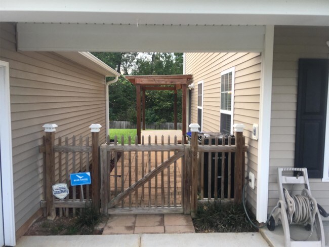 Building Photo - 225 Savannah River Dr