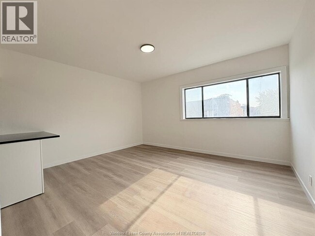 Photo du bâtiment - 1370 Wyandotte St E