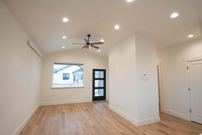 Building Photo - 1407 Windsor Dr