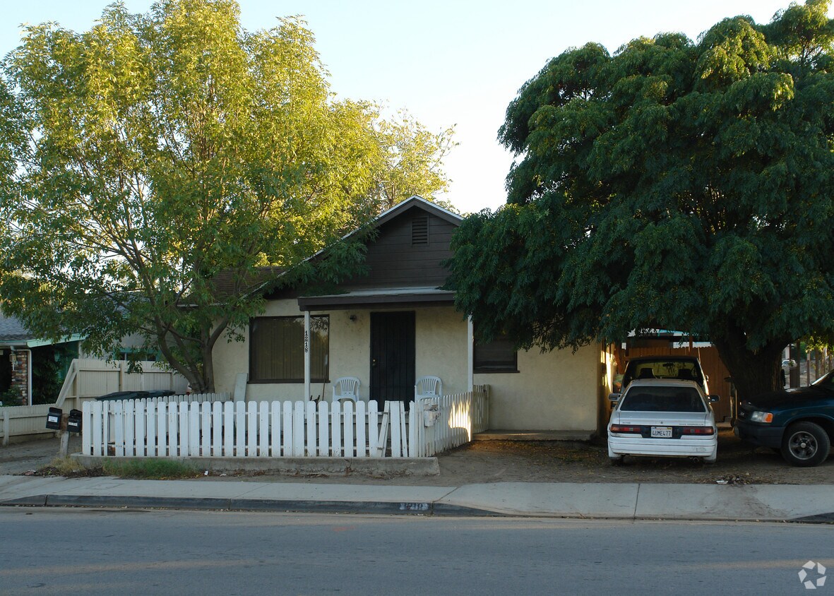 Building Photo - 1218-1220 D St