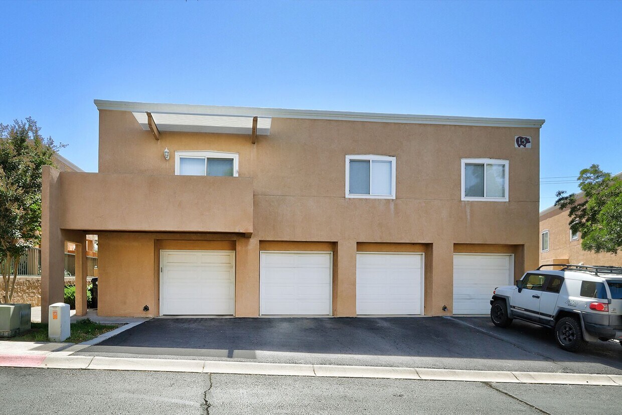 Oso Park Condo 3 Bedroom 2 !/2 Bath - Oso Park Condo  3 Bedroom 2 !/2 Bath