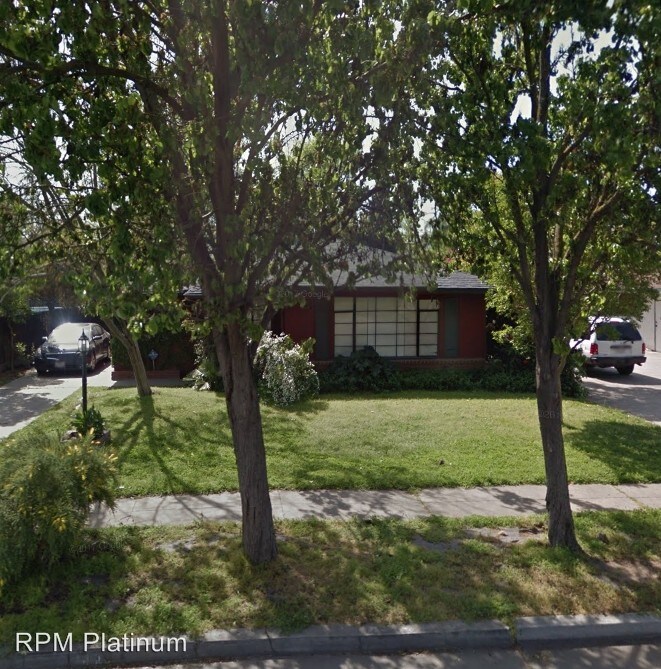 Primary Photo - 126 E Fountain Way