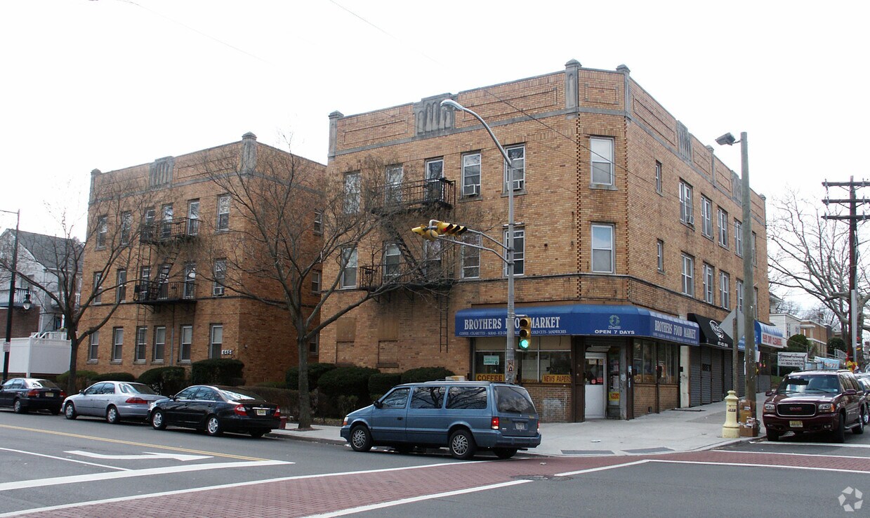 Foto principal - 643-649 Elizabeth Ave