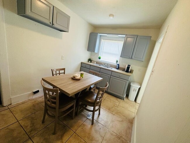 Photo - 728 Columbia St Apartment