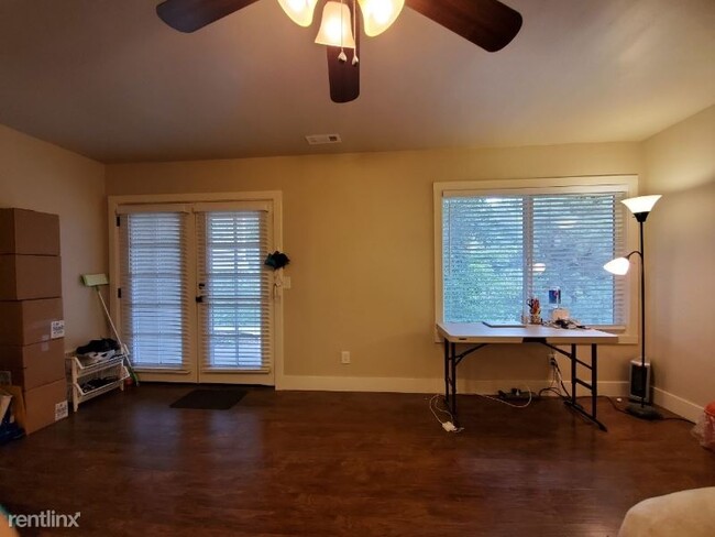 Building Photo - 1 br, 1 bath Apartment - 7777 Del Rio Rd
