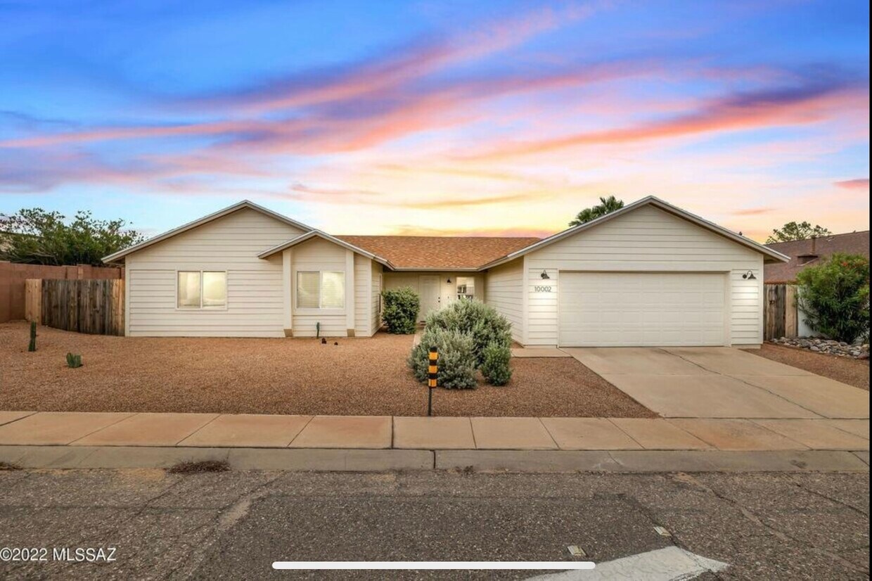 Primary Photo - Gorgeous Remodeled Home w/Community Pool i...