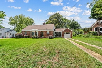Building Photo - 2334 Redwood Dr