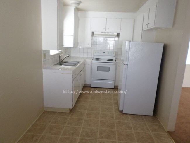 Building Photo - 827 Hillsdale Ave