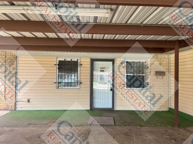 Foto del edificio - Spacious 3 Bedroom W/ Bonus Room