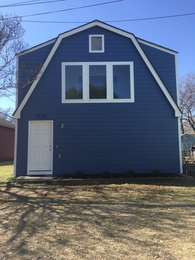 Front door - 2534 Lipscomb St