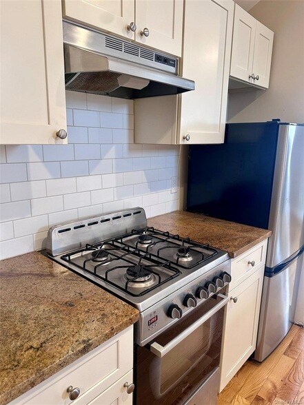 Building Photo - 12 Main St