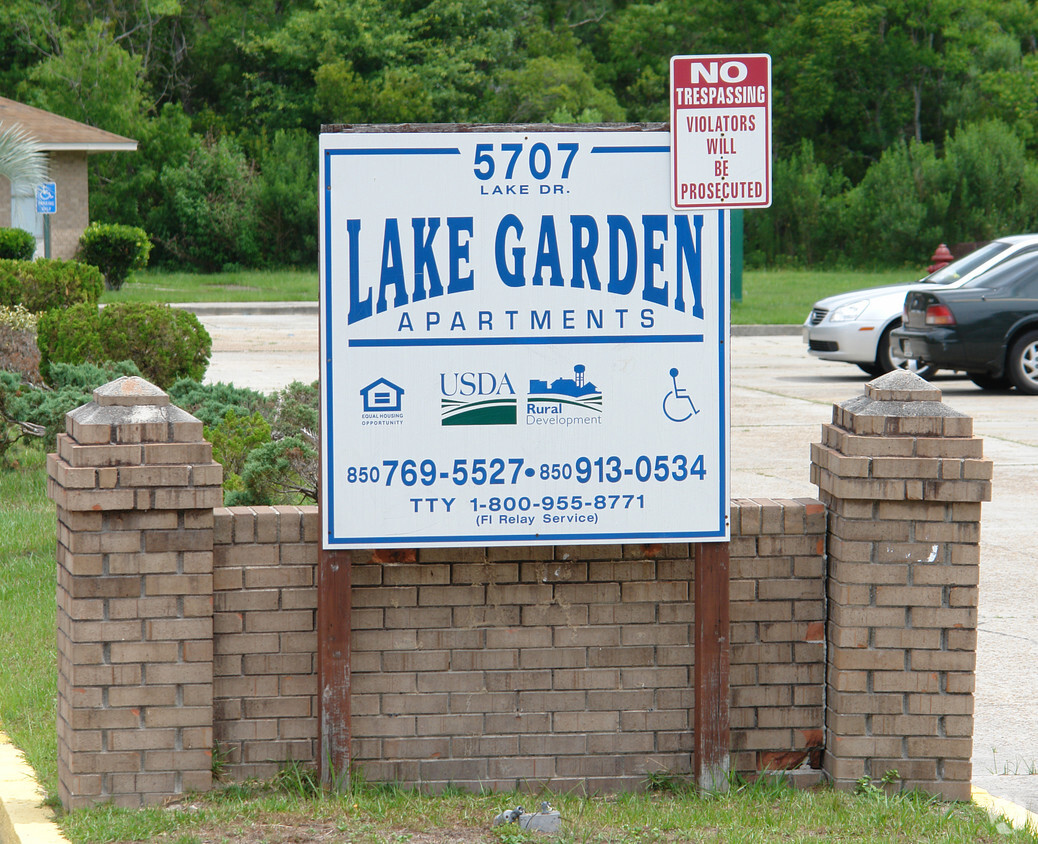 Entrance - Parkway Apartments