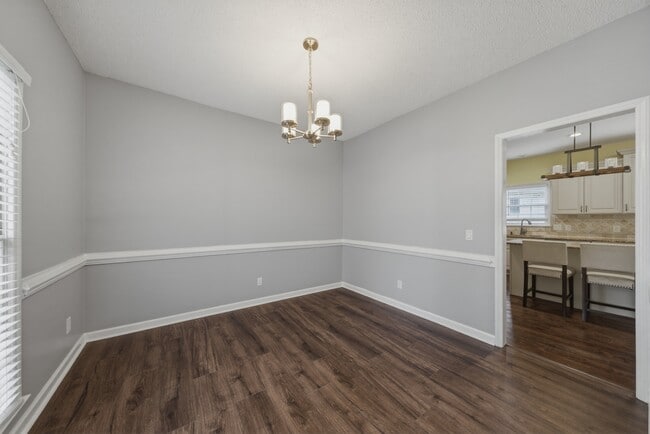 Foto del edificio - 8504 Powis Cir