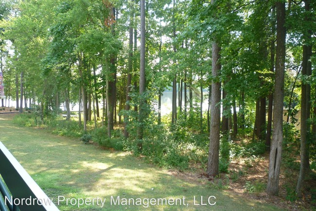 Building Photo - 102 Water Pointe Ct
