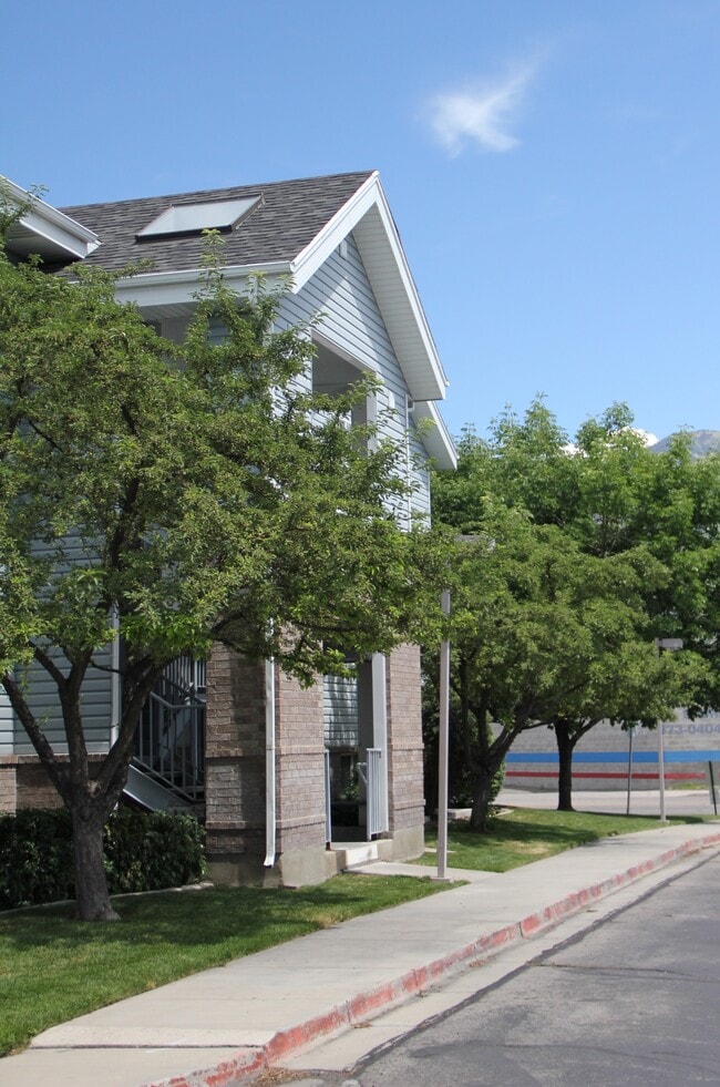 Building Photo - 1559 N 550 W
