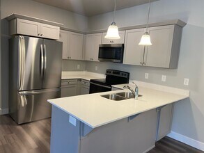 Building Photo - 13537 S Commodus Dr