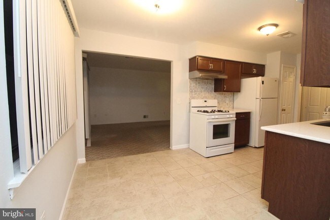 Foto del edificio - 417 Sharon Garden Ct