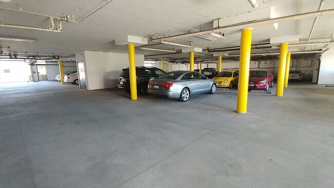 Foto del edificio - Village Beesan Condos