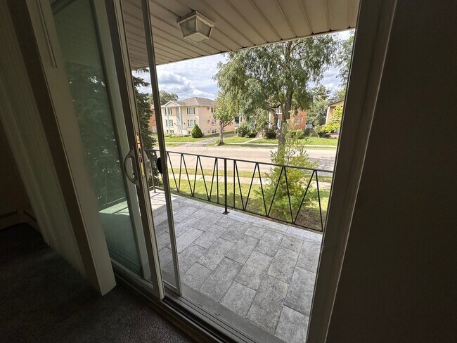 Foto del edificio - 4601 Maple Ave