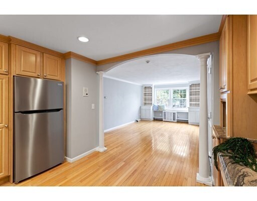 Building Photo - 10 Sinai Cir