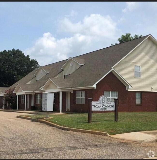 Easy Street Duplex Community Apartments in Troy, AL