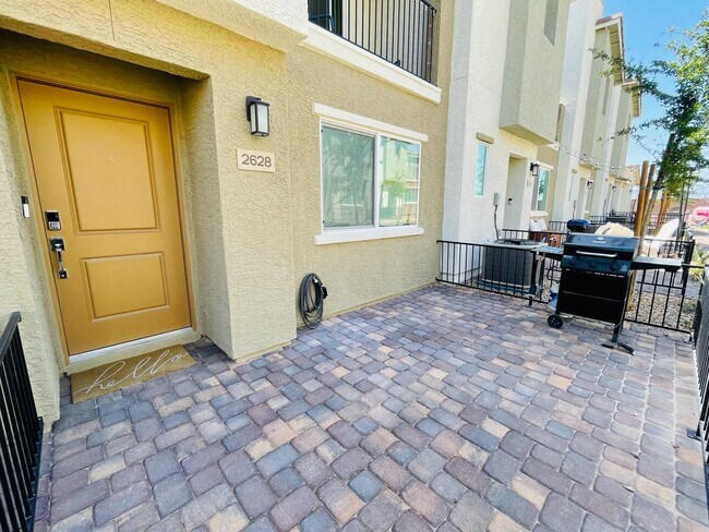 Building Photo - Coming Soon: Spacious 3 Bd, 2Bath Open Con...