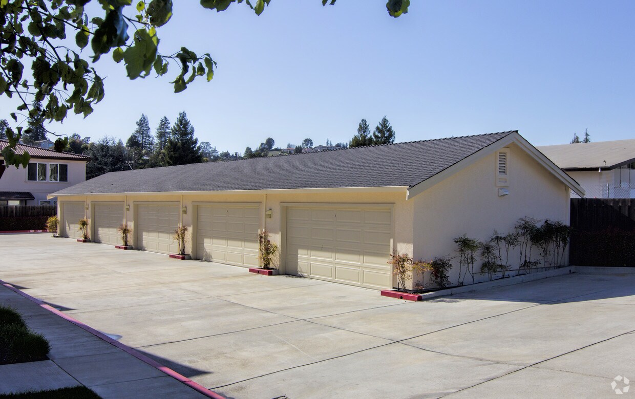 Building Photo - 18937 Lake Chabot Rd