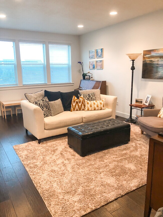 Foto del edificio - 4162 N Cresthaven Ln