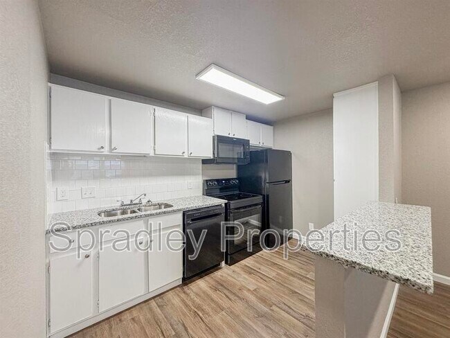 Building Photo - 608 John Paul Jones Dr