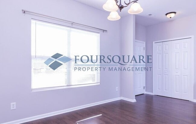 Building Photo - Townhome | Fenced-In Patio | Ceiling Fans|...