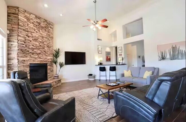 Foto del edificio - 15624 S 15th Pl