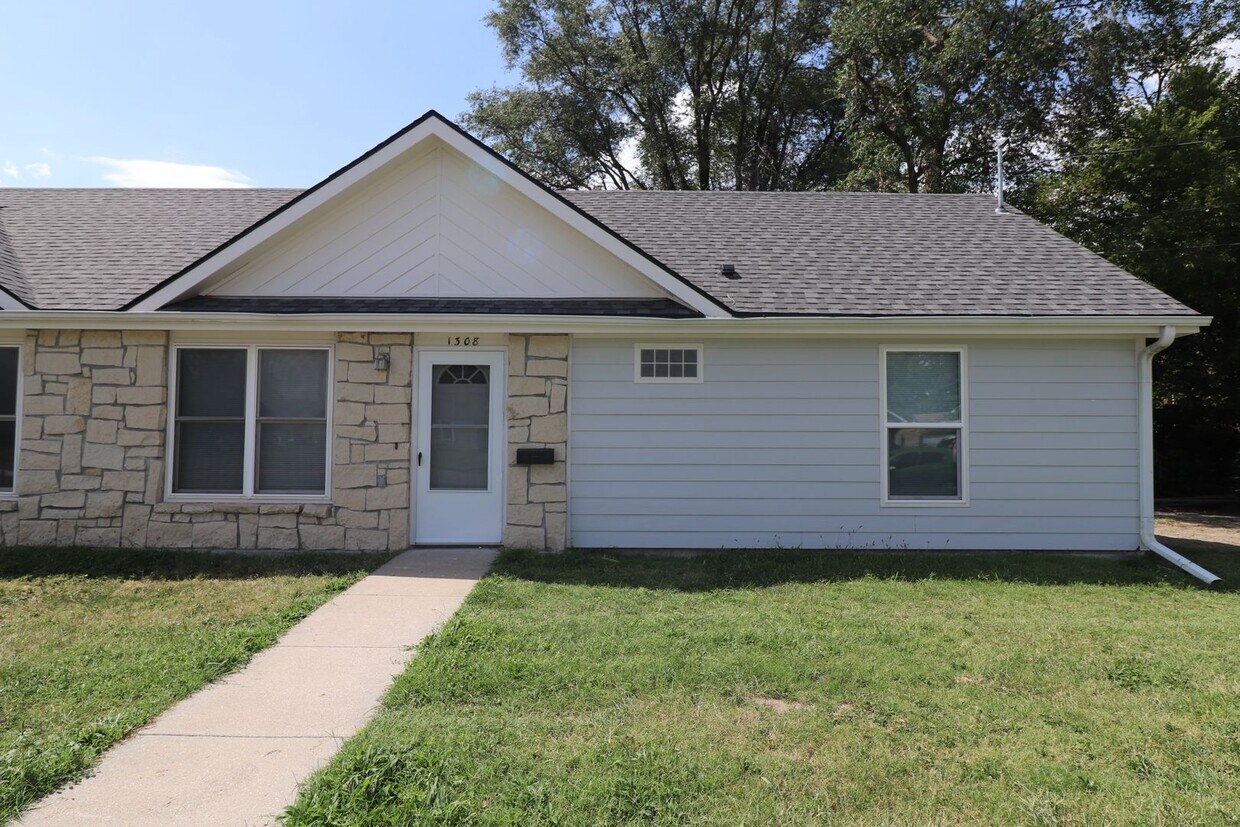 Foto principal - Newly updated duplex for rent!
