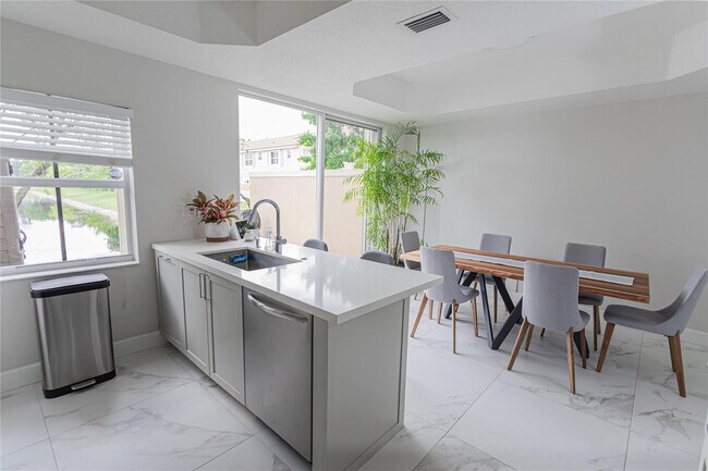 Foto del edificio - 14387 SW 9th Ct