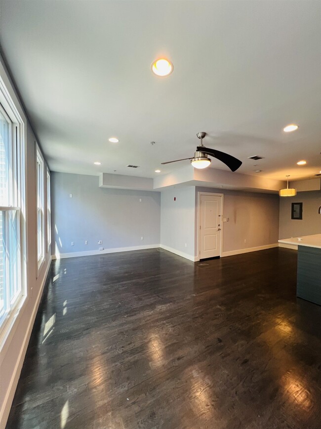 Building Photo - 298 6th St
