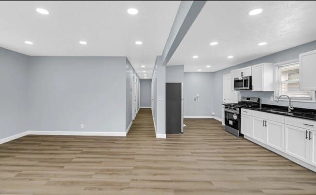 Building Photo - 3106 N Harding St