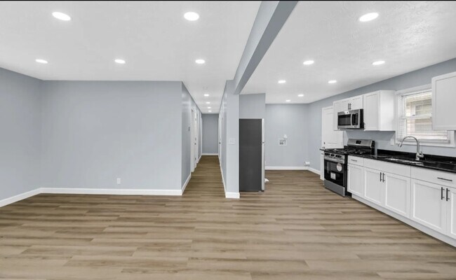 Foto del edificio - 3106 N Harding St