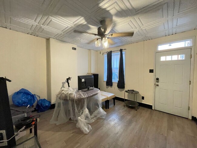 Building Photo - 2/3 Bedroom House Near Drexel With Private...
