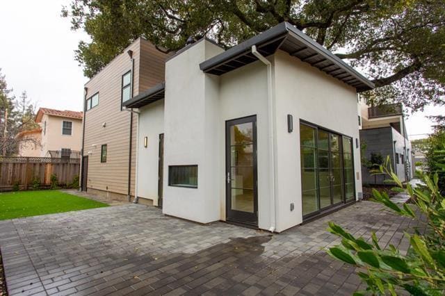 Building Photo - 767 University Dr