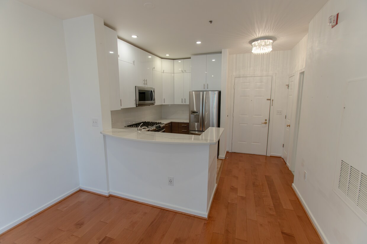 Foto principal - 1645 International Dr