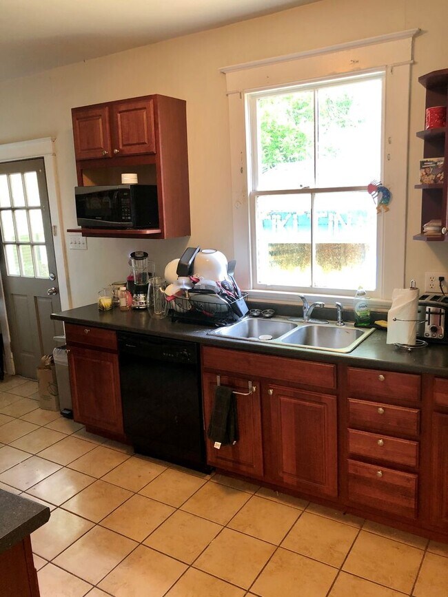 Foto del edificio - 6109-6111 Delord St.