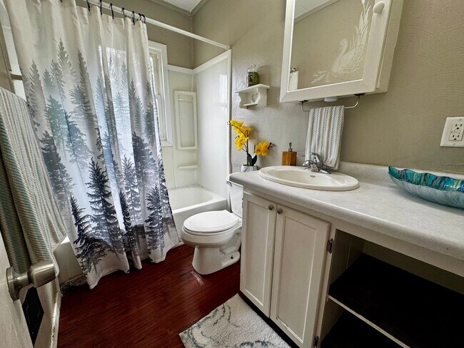 Foto del edificio - 3 bed, 1 bath home for rent in Waterloo