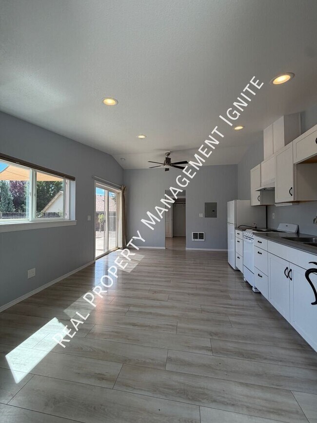 Foto del edificio - 2087 NE Mistletoe Ct