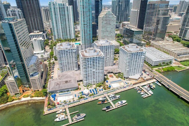 Foto del edificio - 999 Brickell Bay Dr