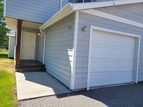 Building Photo - 2480 Daws Dr