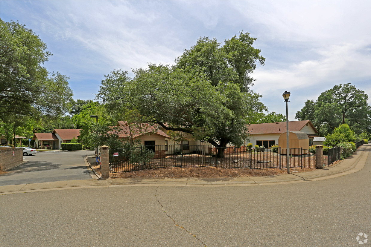 Building Photo - Quarry Oaks Apartments