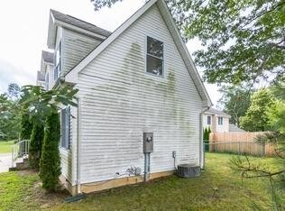 Building Photo - 401 Green Acres