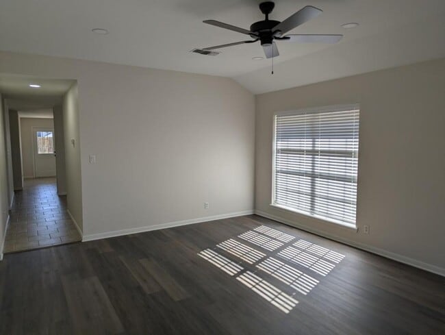 Building Photo - 210 Stone Gate Dr