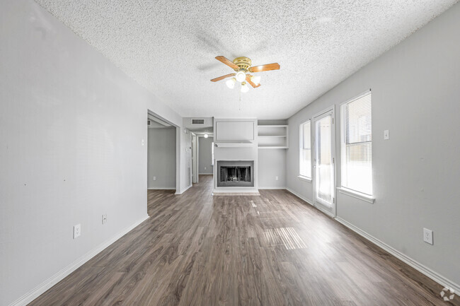 2 BR, 1 BA - 980SF - Living Room - Oak Park