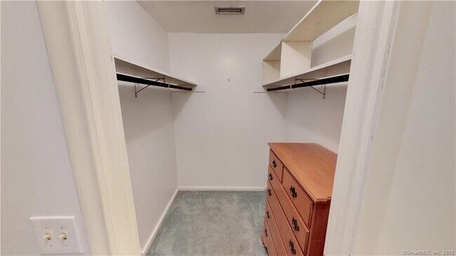 vestidor - 168 Brittany Farms Rd
