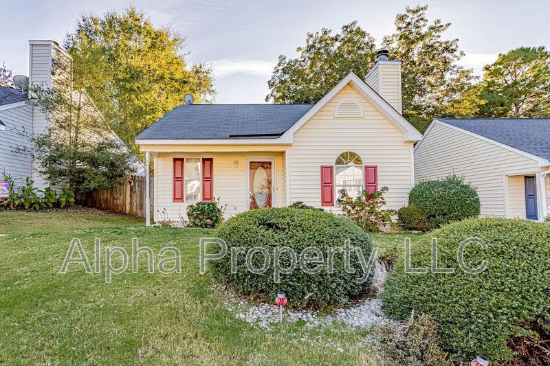 Primary Photo - 114 Creekpoint Dr